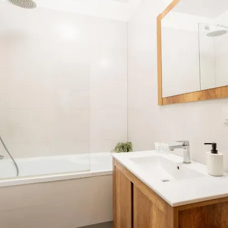 Vista Balcony Ac Parking Metro Plocka Διαμέρισμα *