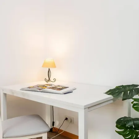 Apartment Vista Apartment Balcony Ac Parking Metro Plocka *