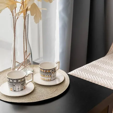 Vista Apartment Balcony Ac Parking Metro Plocka Apartment