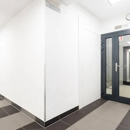 Vista Apartment Balcony Ac Parking Metro Plocka *