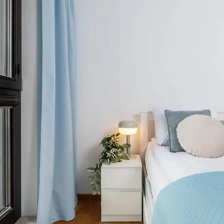 Apartment Vista Apartment Balcony Ac Parking Metro Plocka *